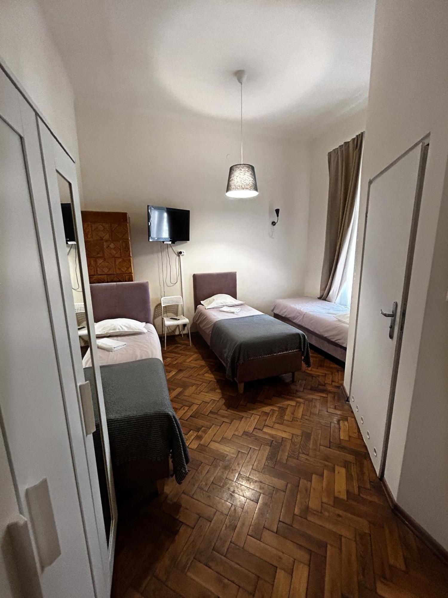 Harmony Aparthotel Krasków Exteriör bild